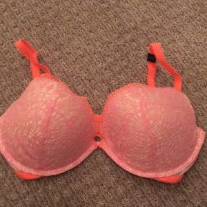 New with tags Victoria secret bra, 34DD